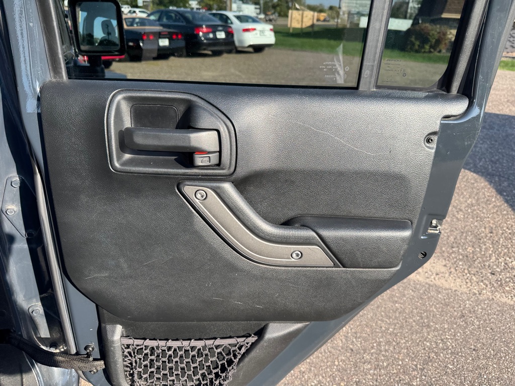 Photo 25 of this JEEP WRANGLER UNLIMI