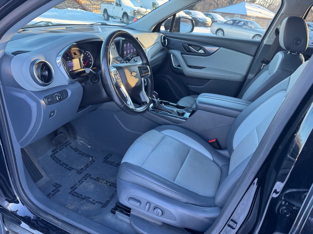 Photo 16 of this CHEVROLET BLAZER