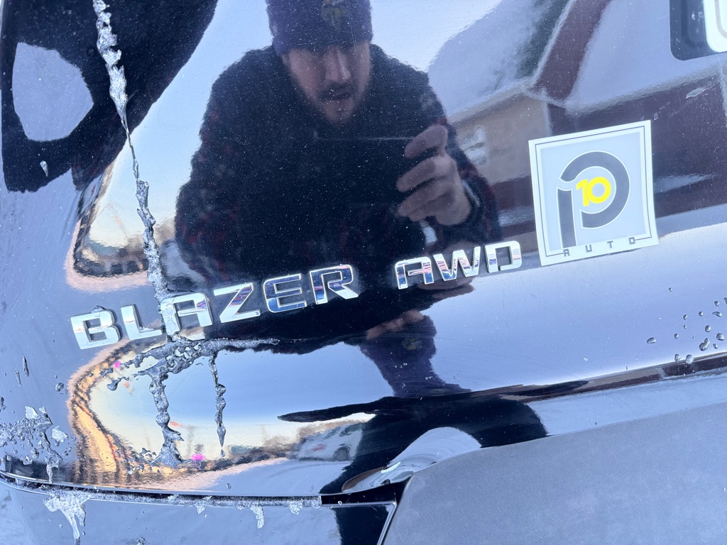 Photo 14 of this CHEVROLET BLAZER