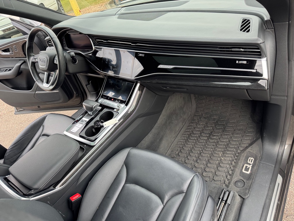 Photo 33 of this AUDI Q8