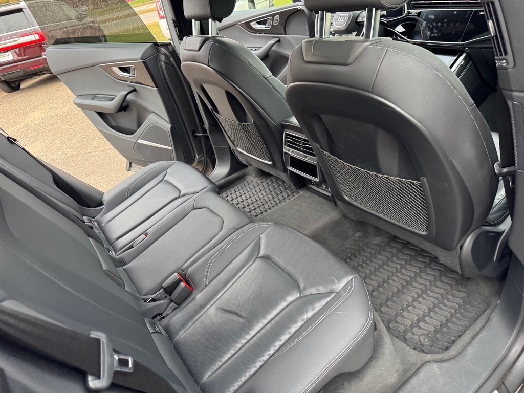 Photo 29 of this AUDI Q8