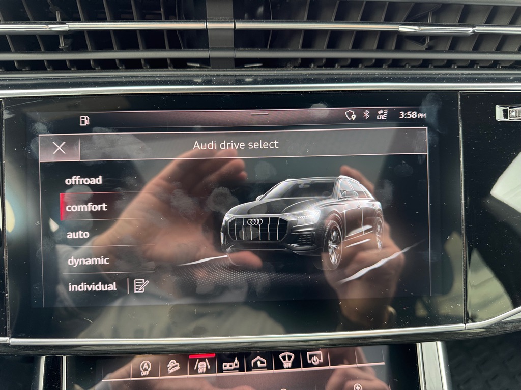 Photo 55 of this AUDI Q8