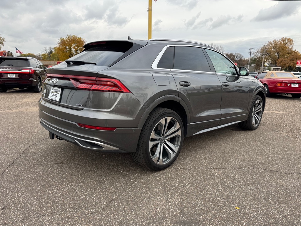 Photo 4 of this AUDI Q8