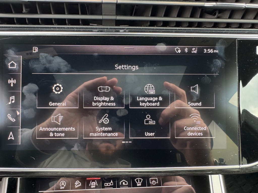 Photo 50 of this AUDI Q8