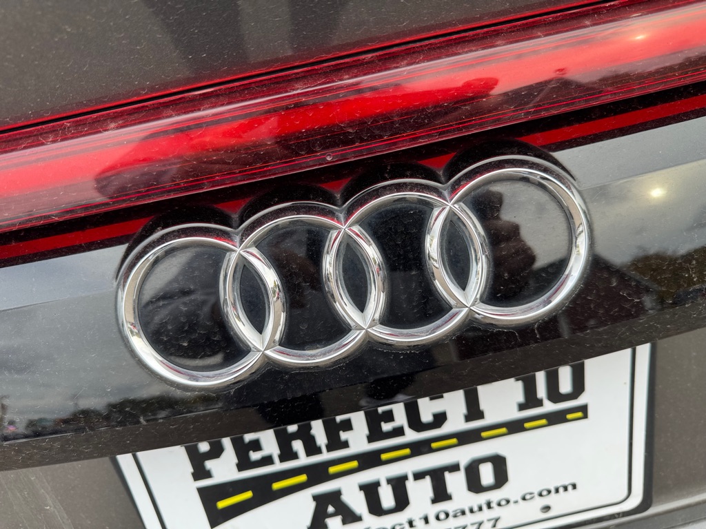 Photo 13 of this AUDI Q8