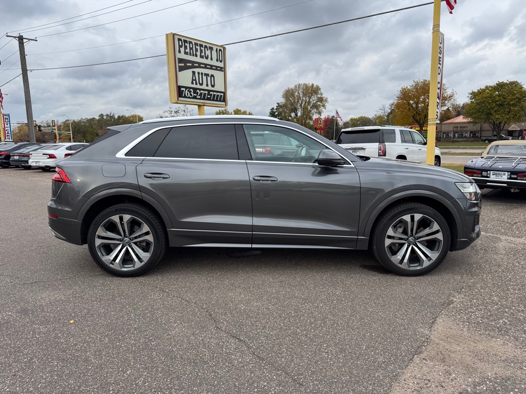 Photo 3 of this AUDI Q8
