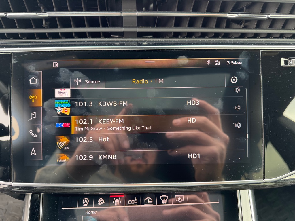 Photo 44 of this AUDI Q8