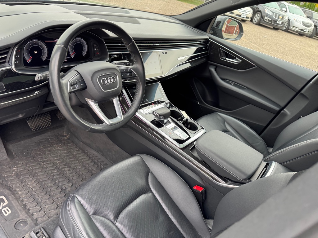 Photo 18 of this AUDI Q8