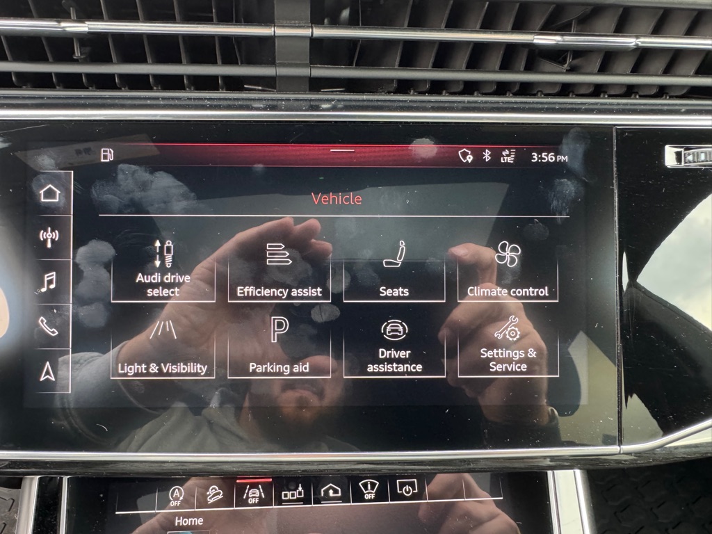 Photo 49 of this AUDI Q8