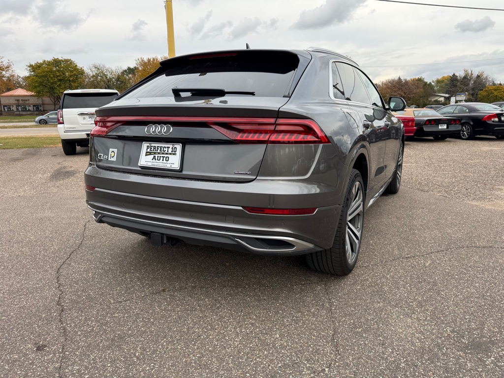 Photo 5 of this AUDI Q8
