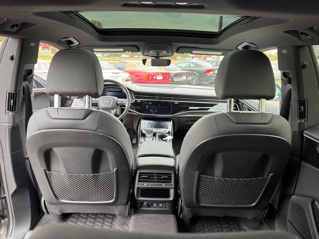 Photo 26 of this AUDI Q8
