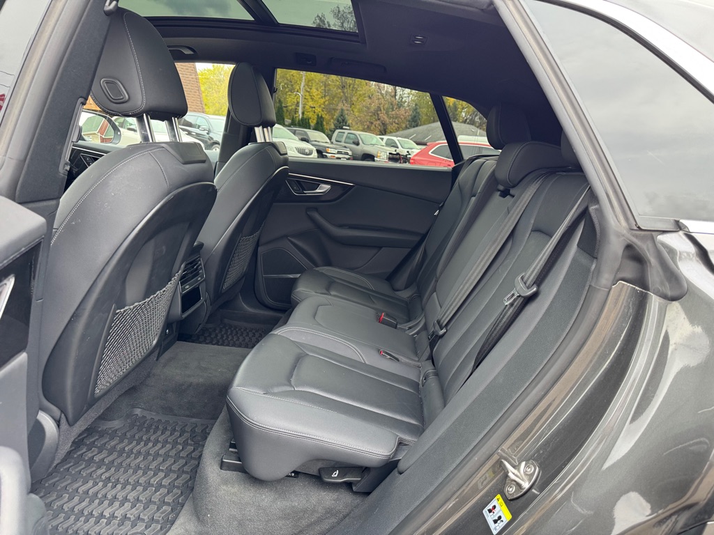 Photo 22 of this AUDI Q8