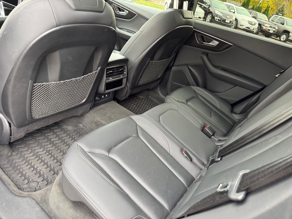 Photo 23 of this AUDI Q8