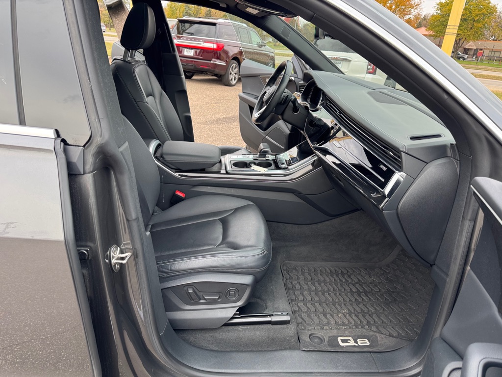 Photo 31 of this AUDI Q8