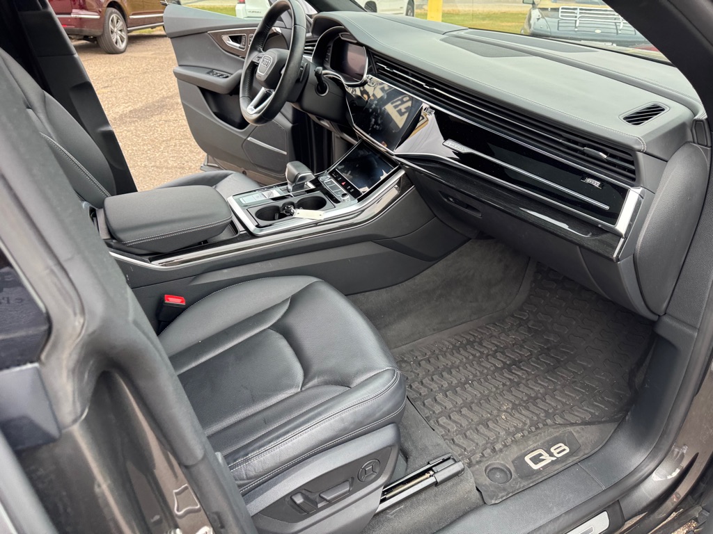 Photo 32 of this AUDI Q8