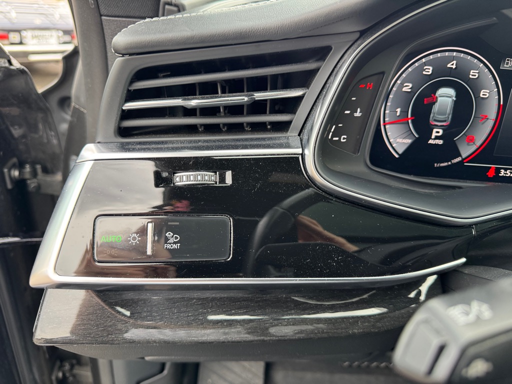 Photo 65 of this AUDI Q8