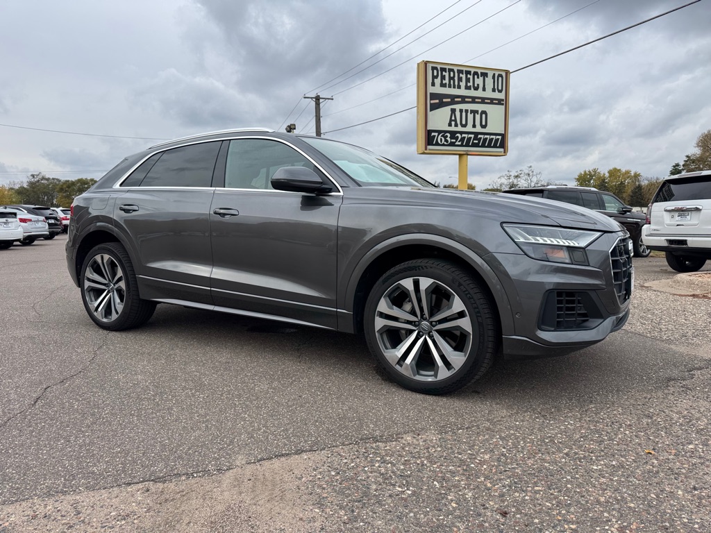 Photo 2 of this AUDI Q8