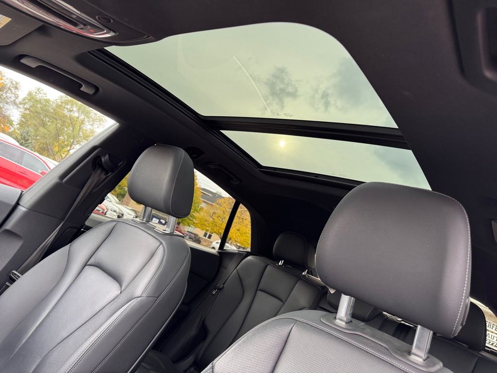 Photo 38 of this AUDI Q8