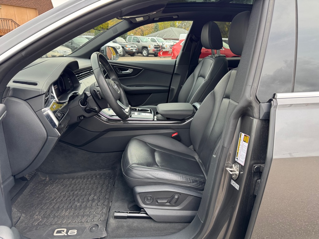 Photo 16 of this AUDI Q8