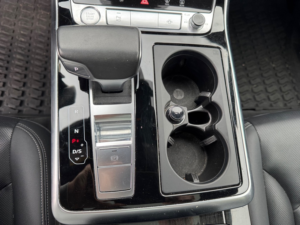 Photo 40 of this AUDI Q8