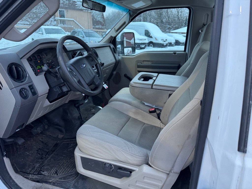 Photo 21 of this FORD F-350 SUPER DUT