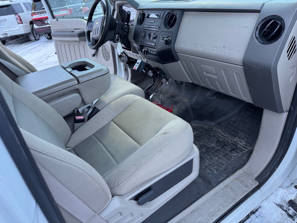 Photo 27 of this FORD F-350 SUPER DUT
