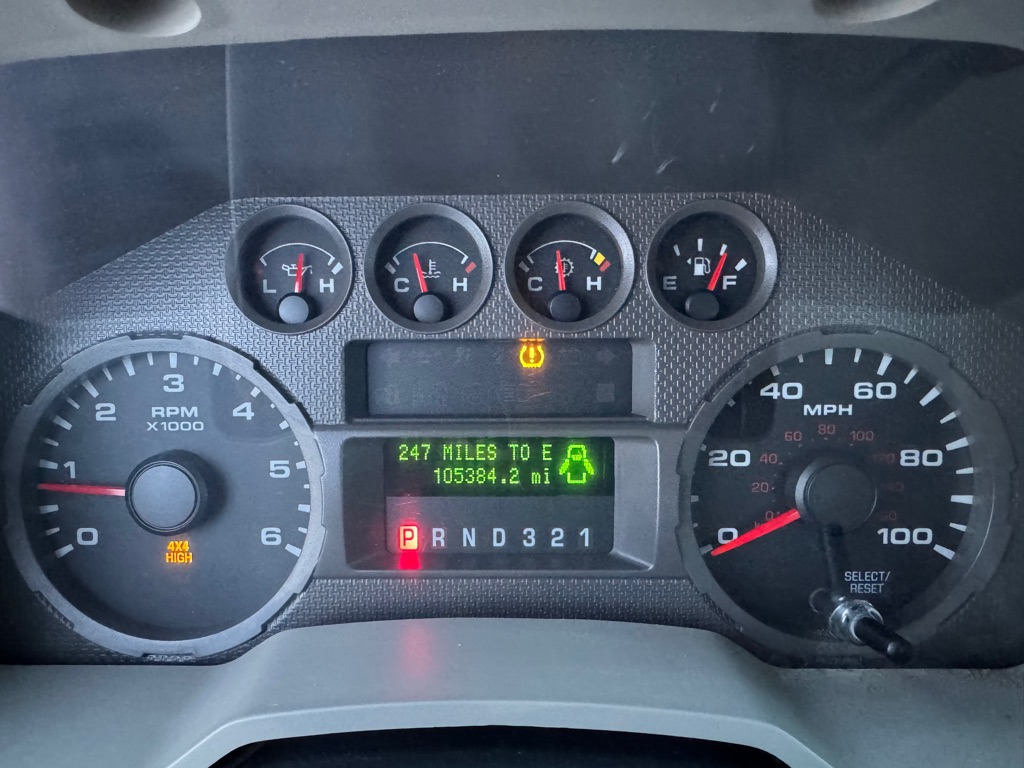 Photo 33 of this FORD F-350 SUPER DUT