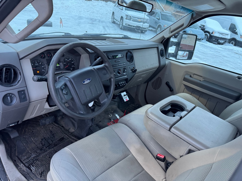 Photo 22 of this FORD F-350 SUPER DUT