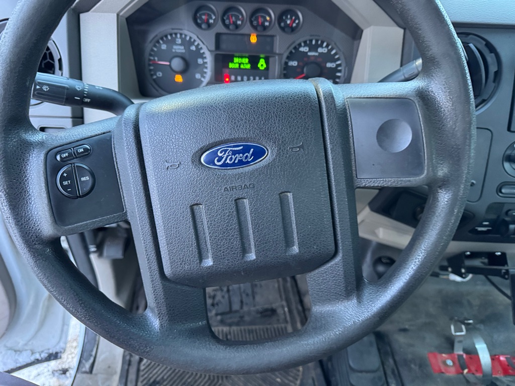 Photo 32 of this FORD F-350 SUPER DUT