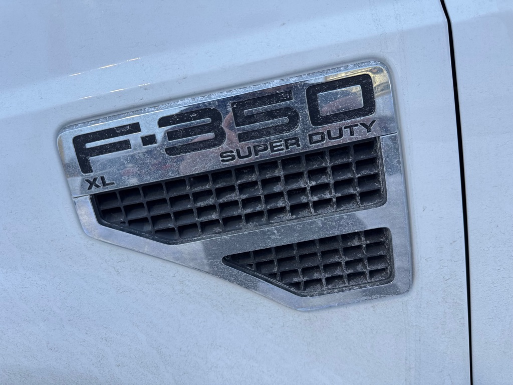 Photo 19 of this FORD F-350 SUPER DUT