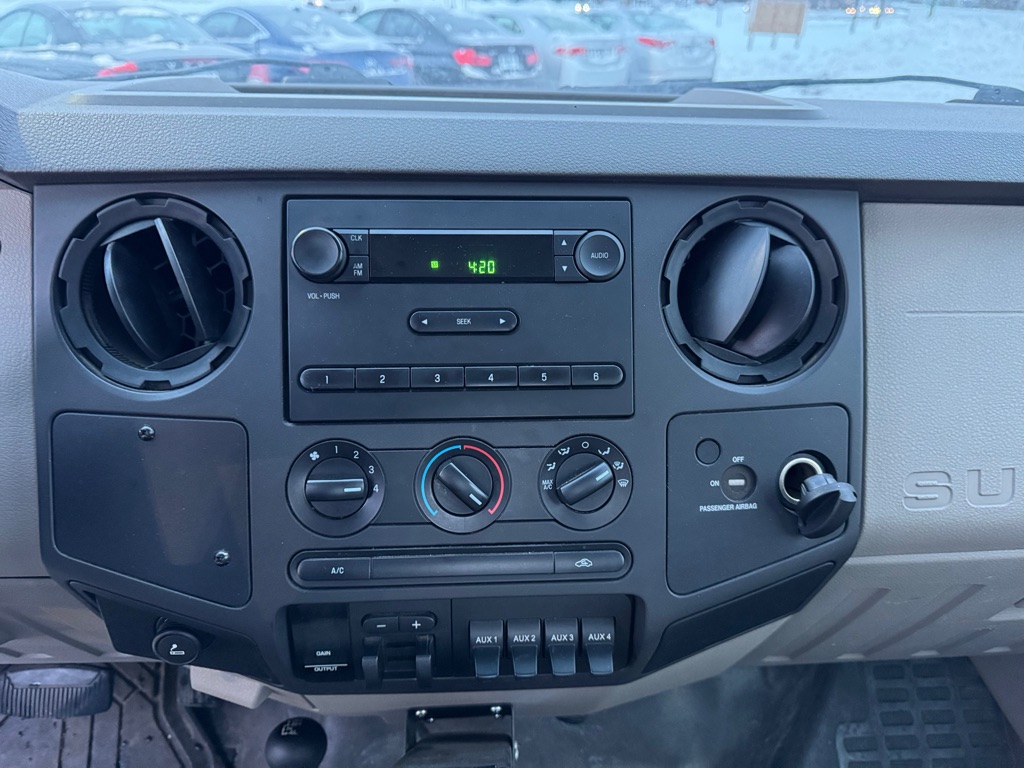 Photo 30 of this FORD F-350 SUPER DUT