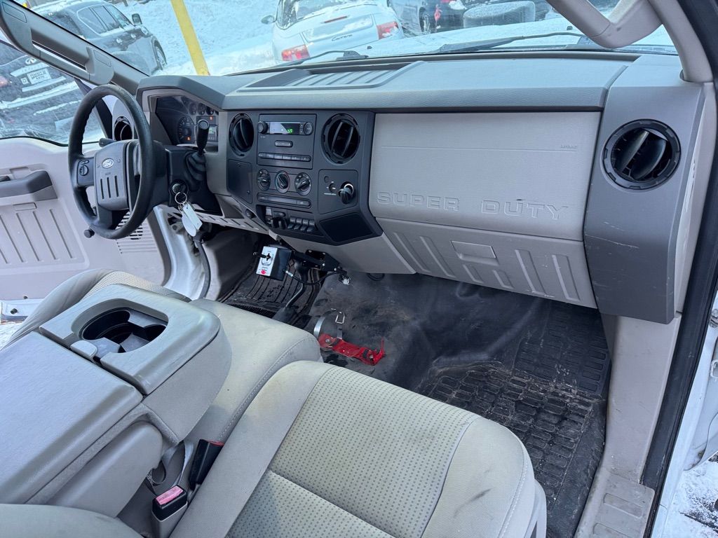 Photo 28 of this FORD F-350 SUPER DUT