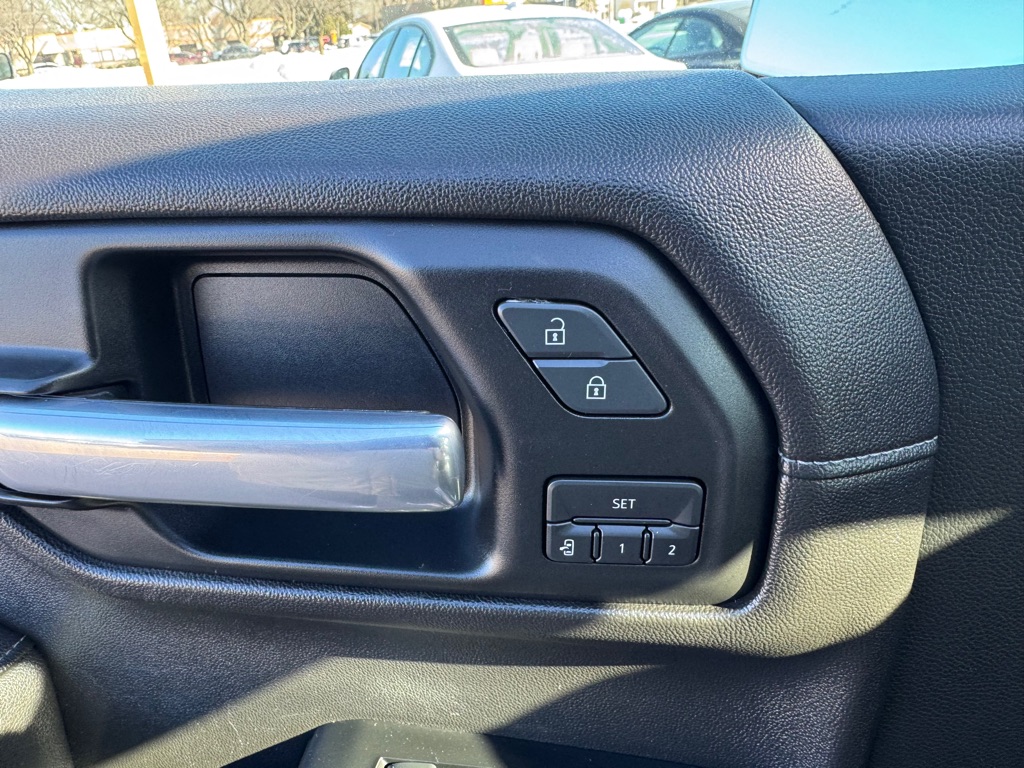 Photo 22 of this GMC SIERRA 1500