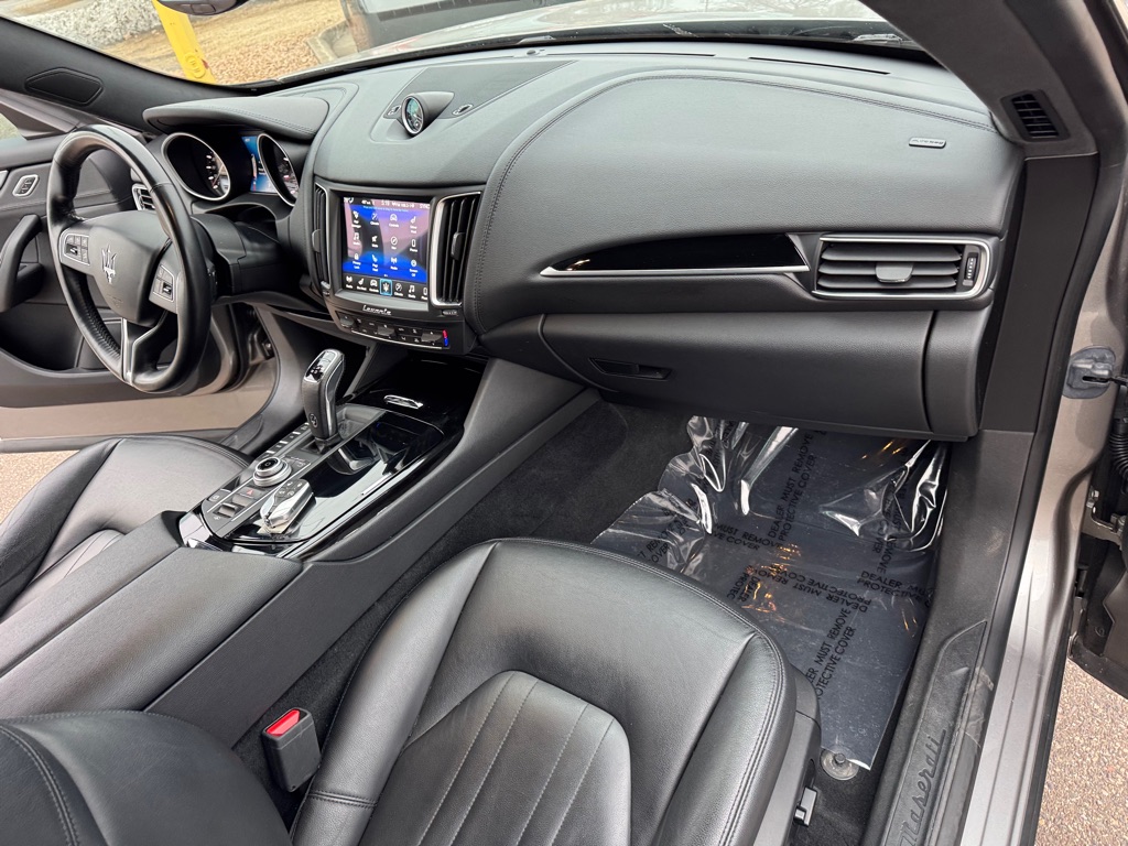 Photo 33 of this MASERATI LEVANTE