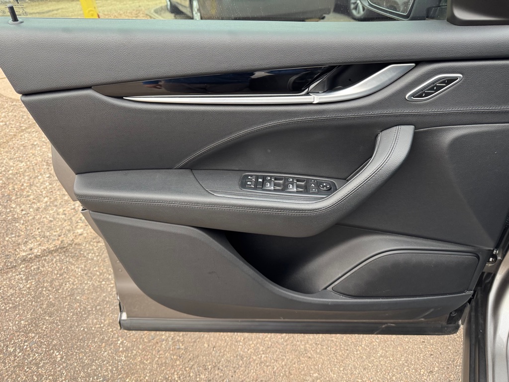 Photo 20 of this MASERATI LEVANTE