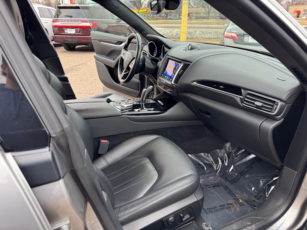 Photo 32 of this MASERATI LEVANTE