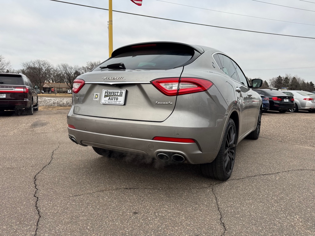 Photo 5 of this MASERATI LEVANTE