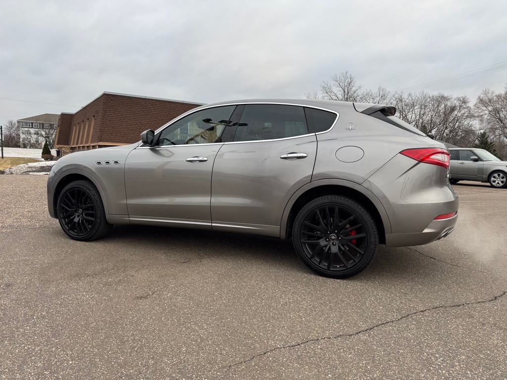 Photo 8 of this MASERATI LEVANTE