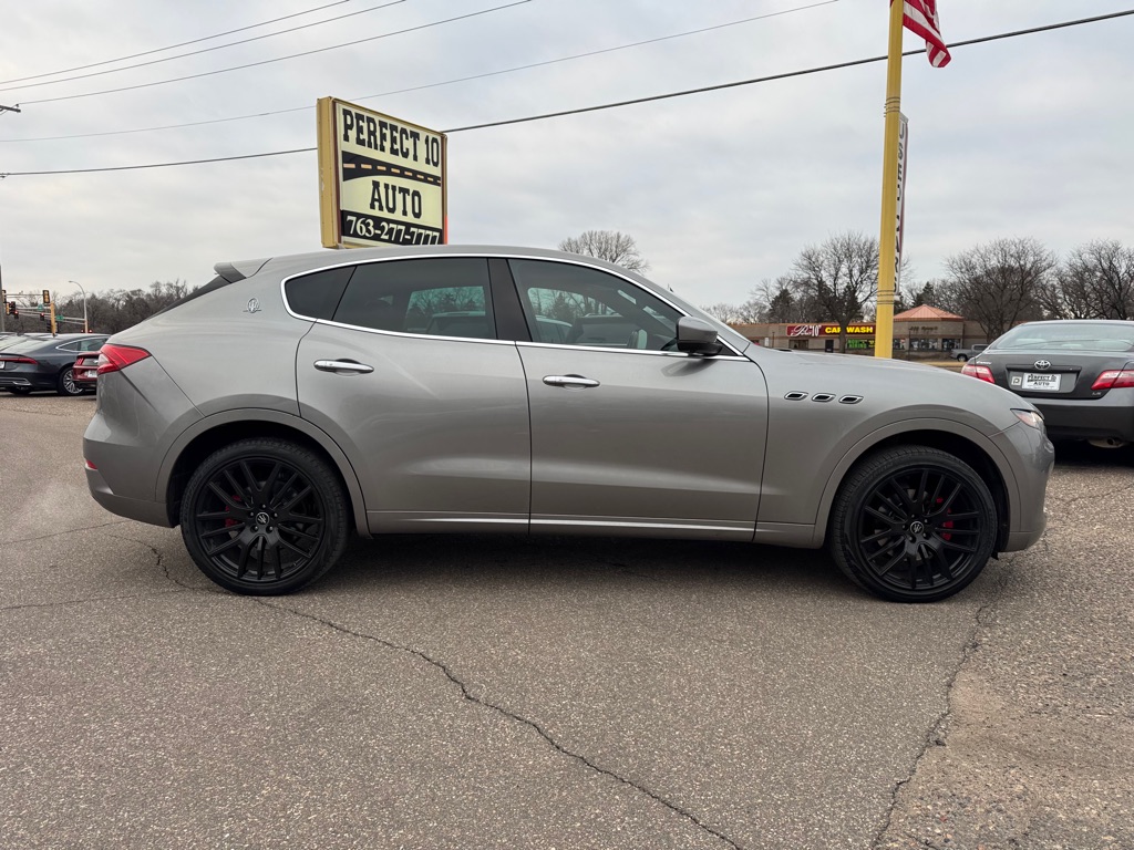Photo 3 of this MASERATI LEVANTE
