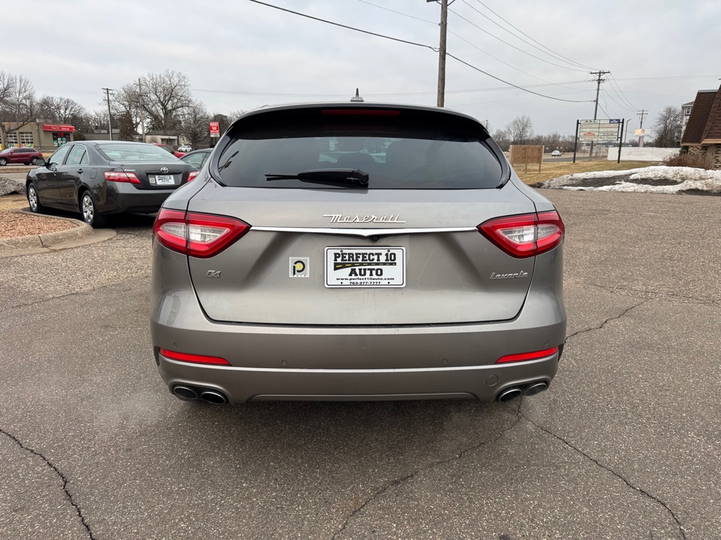 Photo 6 of this MASERATI LEVANTE