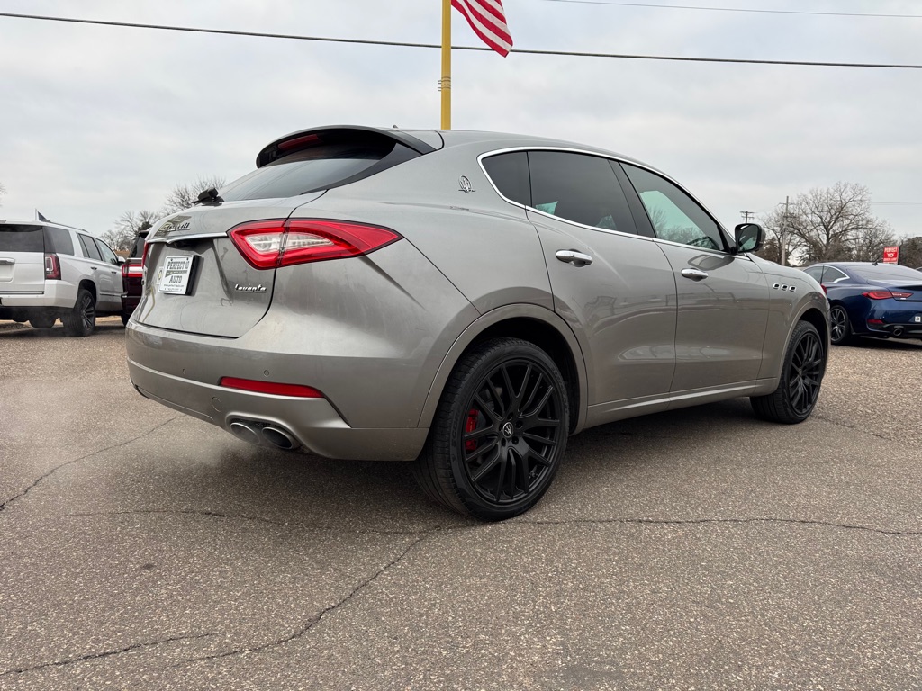 Photo 4 of this MASERATI LEVANTE