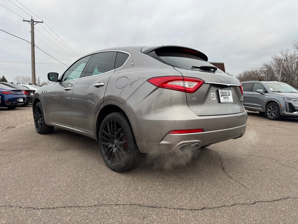 Photo 7 of this MASERATI LEVANTE