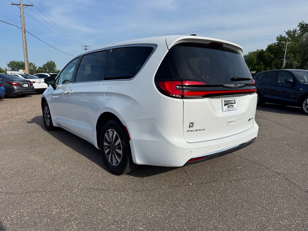 Photo 7 of this CHRYSLER PACIFICA PLUG-I