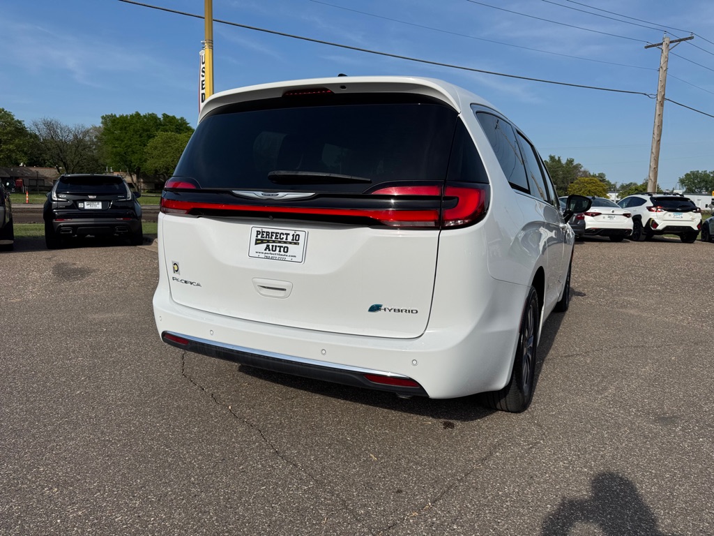 Photo 5 of this CHRYSLER PACIFICA PLUG-I