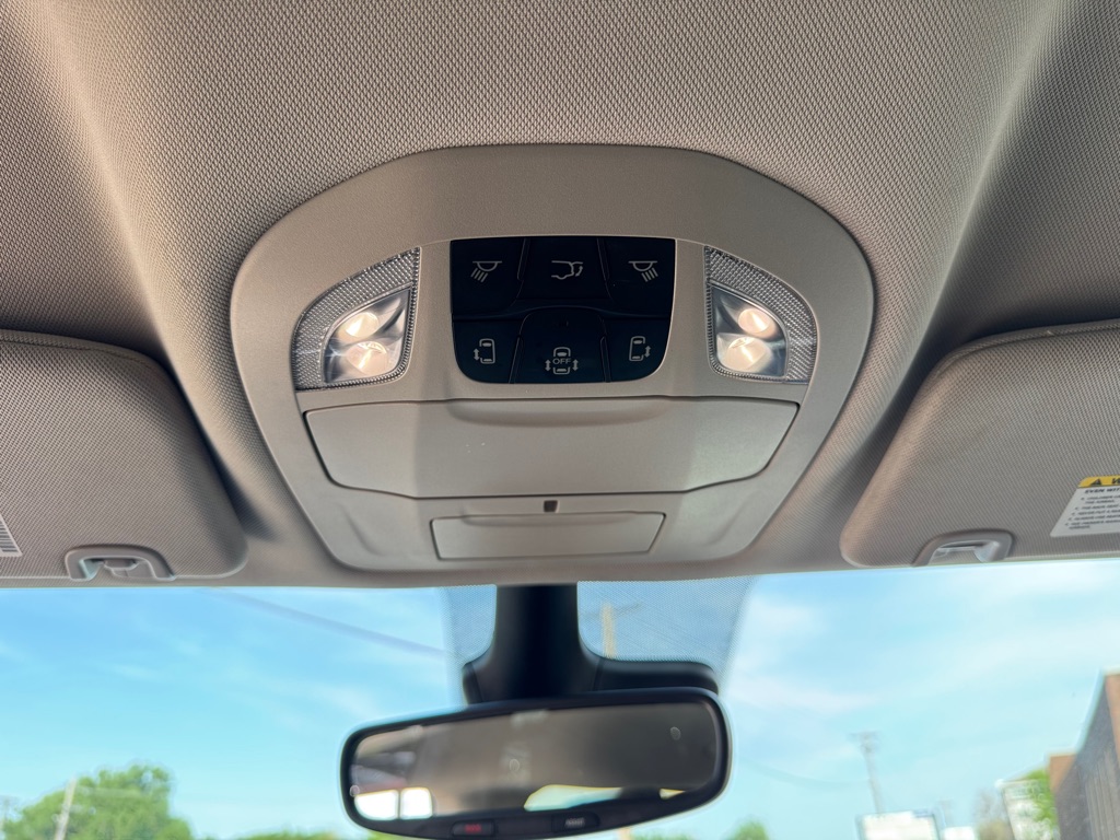 Photo 55 of this CHRYSLER PACIFICA PLUG-I