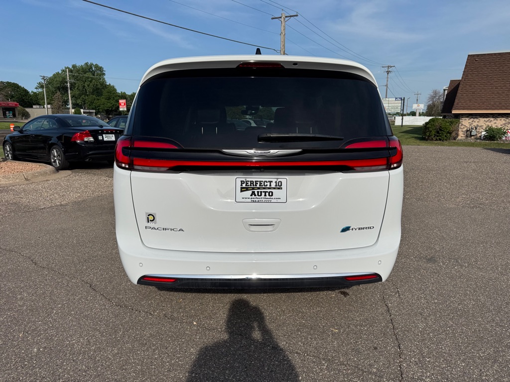 Photo 6 of this CHRYSLER PACIFICA PLUG-I