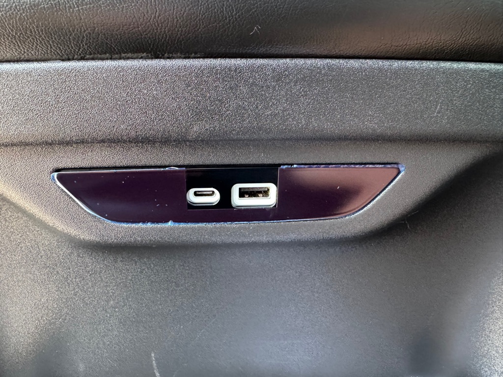 Photo 35 of this CHRYSLER PACIFICA PLUG-I