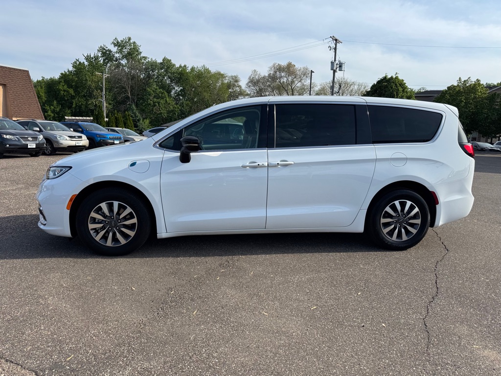 Photo 9 of this CHRYSLER PACIFICA PLUG-I