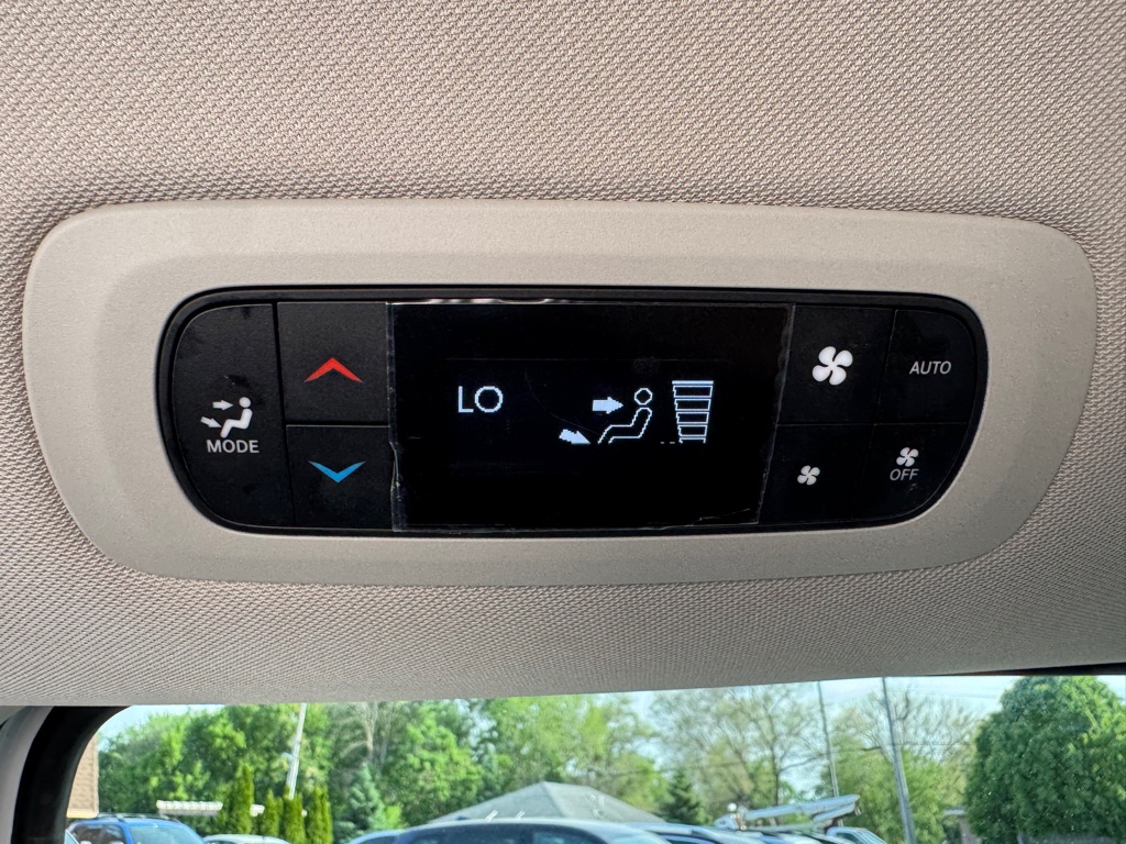 Photo 36 of this CHRYSLER PACIFICA PLUG-I