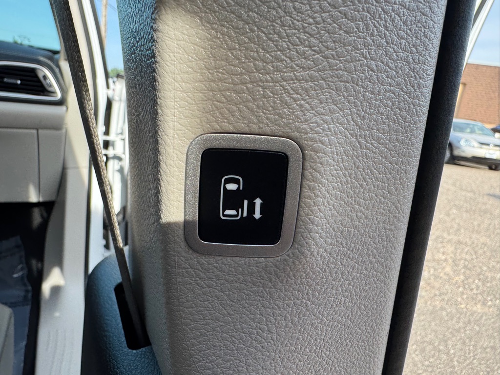 Photo 30 of this CHRYSLER PACIFICA PLUG-I